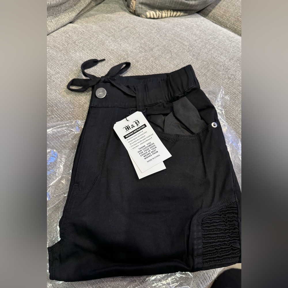 2 Men’s joggers NWT black/burgundy